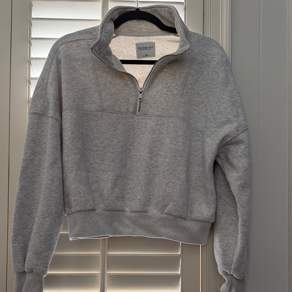 Abercrombie Cropped Light Gray Quarter-Zip Women's Sweater